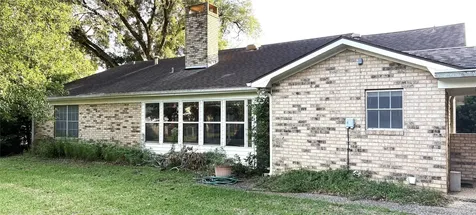 677 N Fowlkes Street Sealy TX 77474