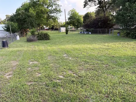 677 N Fowlkes Street Sealy TX 77474