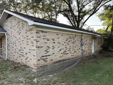 677 N Fowlkes Street Sealy TX 77474