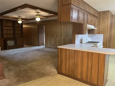 677 N Fowlkes Street Sealy TX 77474