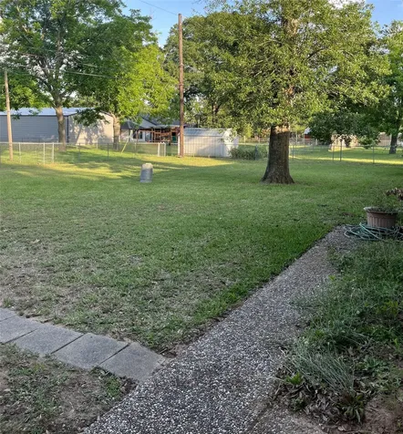 677 N Fowlkes Street Sealy TX 77474