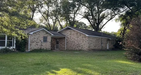 677 N Fowlkes Street Sealy TX 77474
