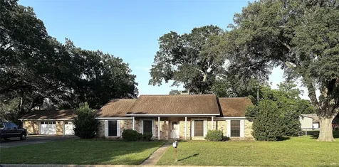 677 N Fowlkes Street Sealy TX 77474