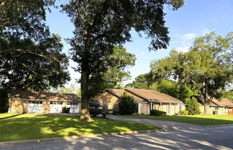 677 N Fowlkes Street Sealy TX 77474