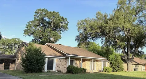 677 N Fowlkes Street Sealy TX 77474