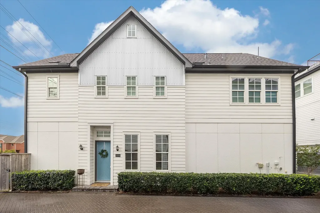 3302 W 12th Street Houston TX 77008