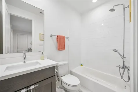 3302 W 12th Street Houston TX 77008