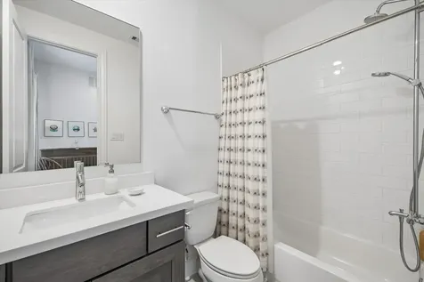 3302 W 12th Street Houston TX 77008