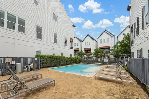 3302 W 12th Street Houston TX 77008