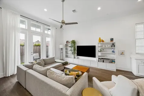 3302 W 12th Street Houston TX 77008