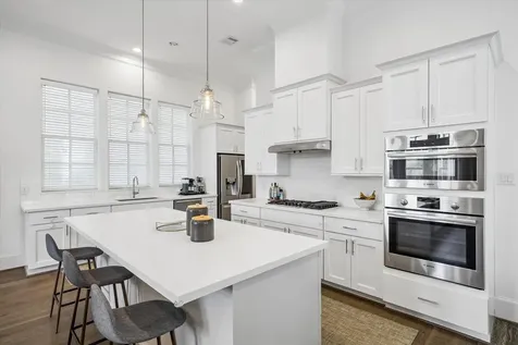 3302 W 12th Street Houston TX 77008