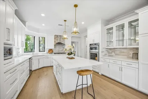 4614 Spruce Street Bellaire TX 77401