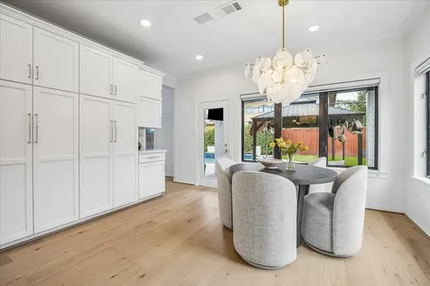 4614 Spruce Street Bellaire TX 77401