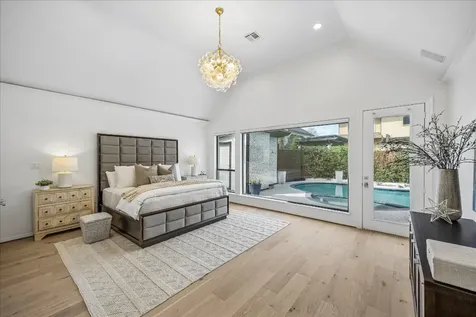 4614 Spruce Street Bellaire TX 77401