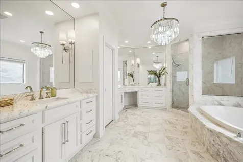4614 Spruce Street Bellaire TX 77401