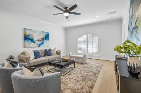 4614 Spruce Street Bellaire TX 77401
