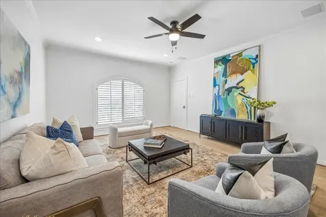 4614 Spruce Street Bellaire TX 77401