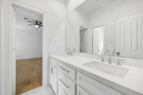 4614 Spruce Street Bellaire TX 77401