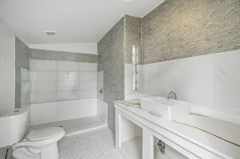4614 Spruce Street Bellaire TX 77401