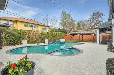 4614 Spruce Street Bellaire TX 77401