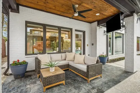 4614 Spruce Street Bellaire TX 77401