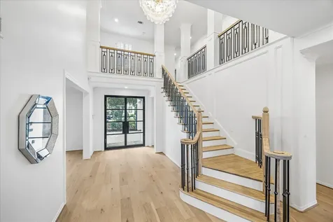 4614 Spruce Street Bellaire TX 77401