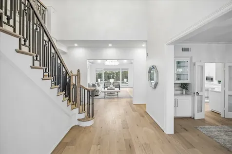 4614 Spruce Street Bellaire TX 77401