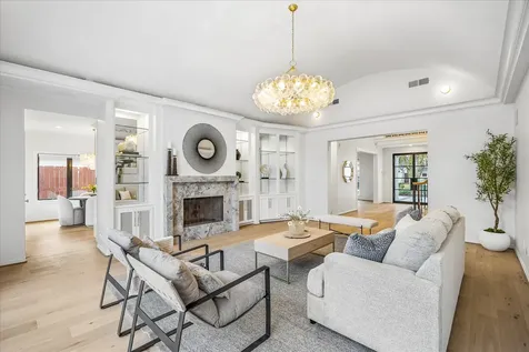 4614 Spruce Street Bellaire TX 77401