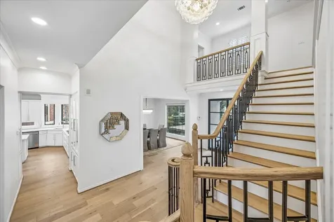 4614 Spruce Street Bellaire TX 77401
