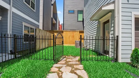 1026 W 24th Street Houston TX 77008