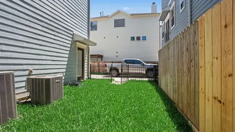 1026 W 24th Street Houston TX 77008