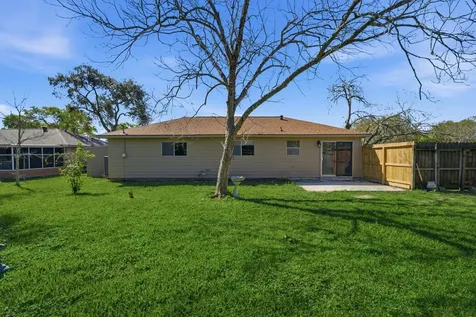 4803 28th Street E Dickinson TX 77539