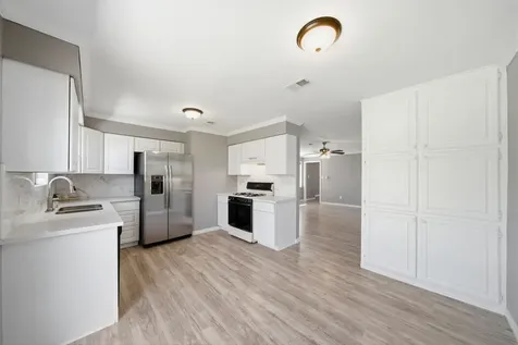 4803 28th Street E Dickinson TX 77539