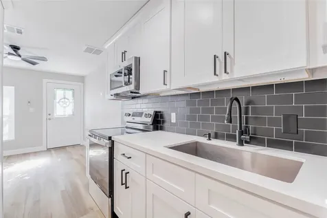 1054 Dewalt Street Houston TX 77088