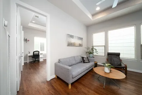 3848 Center Street Houston TX 77007