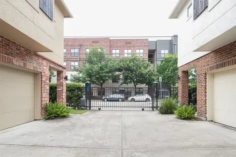 3848 Center Street Houston TX 77007