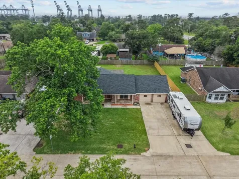 635 Meadowlawn Street La Porte TX 77571