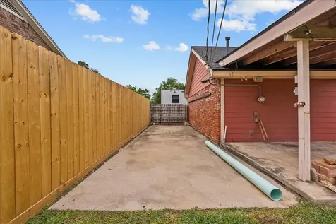 635 Meadowlawn Street La Porte TX 77571