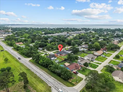 635 Meadowlawn Street La Porte TX 77571