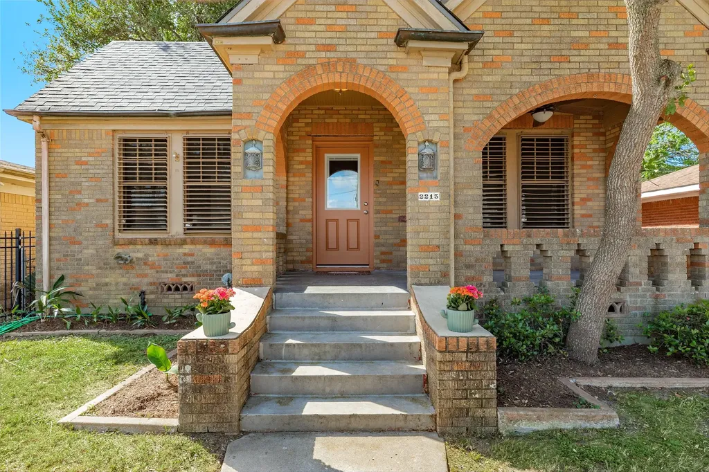 2215 Avenue O 1/2 Galveston TX 77550