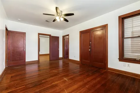 2215 Avenue O 1/2 Galveston TX 77550