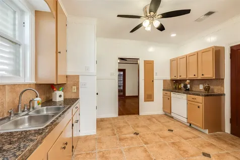 2215 Avenue O 1/2 Galveston TX 77550