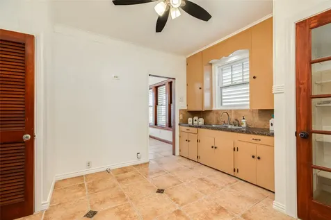 2215 Avenue O 1/2 Galveston TX 77550