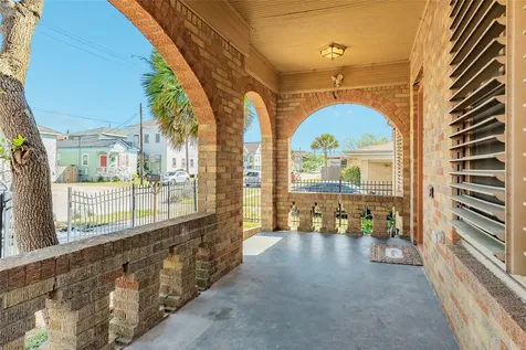 2215 Avenue O 1/2 Galveston TX 77550