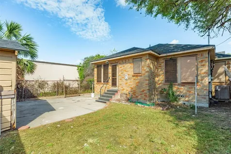 2215 Avenue O 1/2 Galveston TX 77550