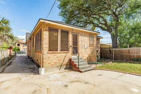 2215 Avenue O 1/2 Galveston TX 77550