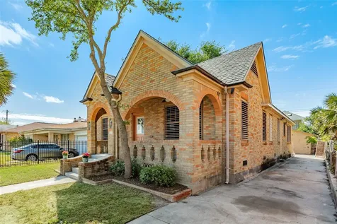 2215 Avenue O 1/2 Galveston TX 77550