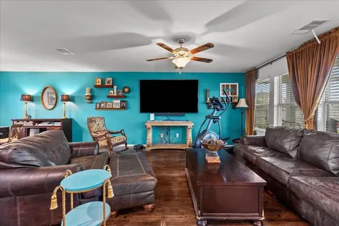 356 Century Oaks Lane Hitchcock TX 77568