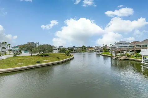 12822 Santiago Circle Galveston TX 77554