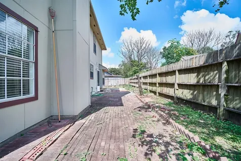 11011 Landsbury Court Houston TX 77099